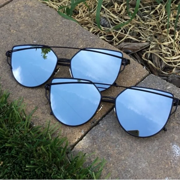 Silver Mirror Black Framed Cat Eye Aviator Sunglasses Nwt - Picture 4 of 4